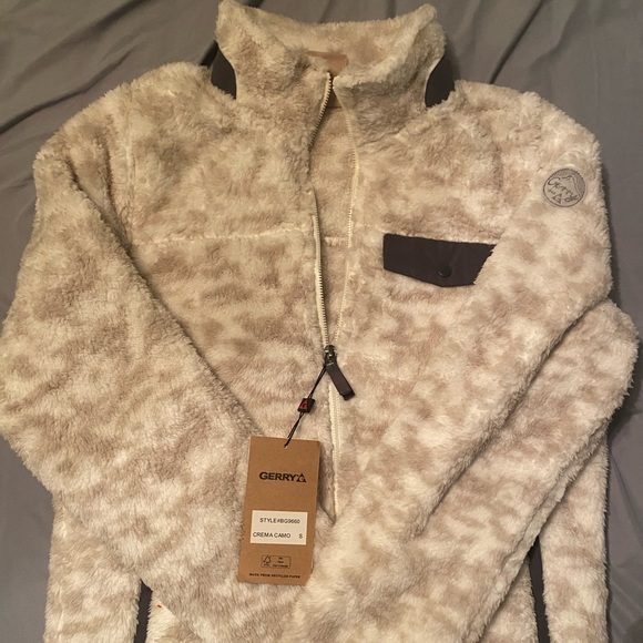 NWT Gerry Sherpa - Picture 1 of 4